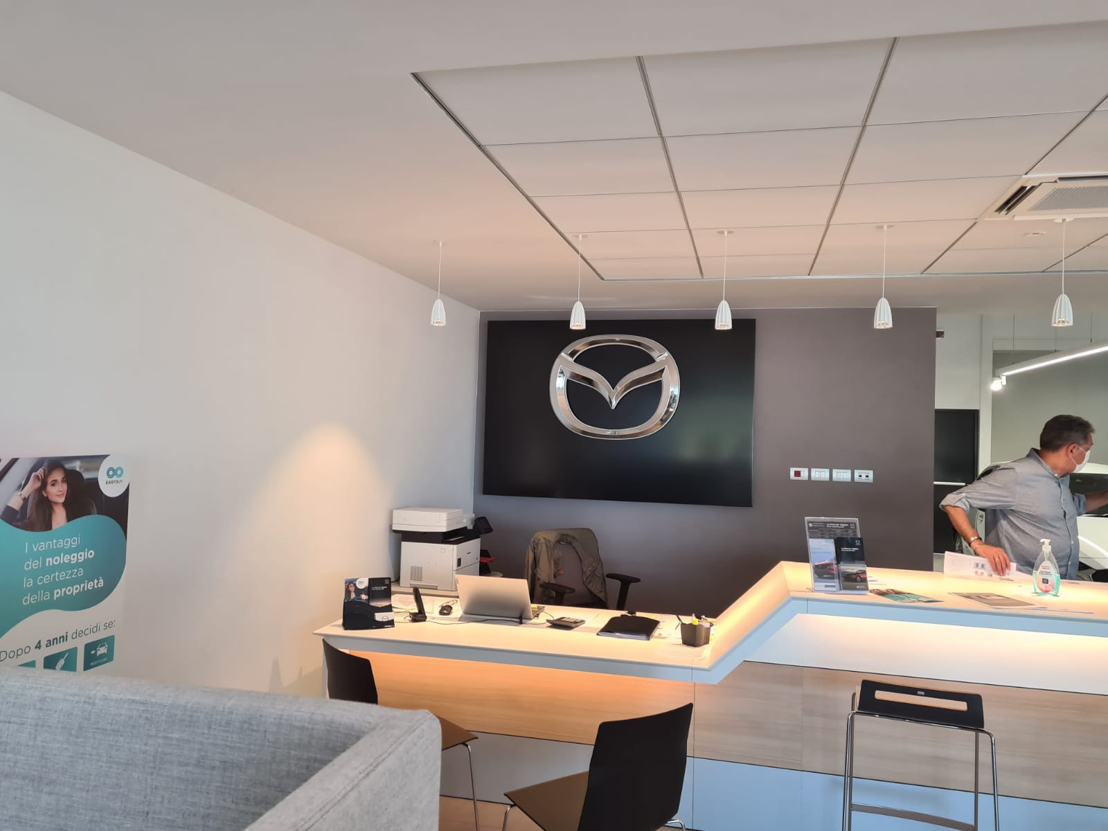 produzione insegna Nuova concessionaria Mazda a Mantova (MN) 